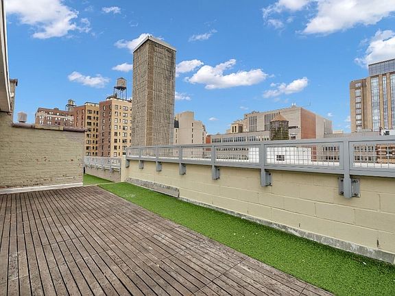 5th image of 220 E 22nd St APT 6D