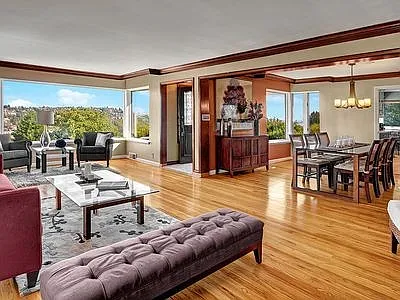 Beautiful Magnolia View House — Photo 4