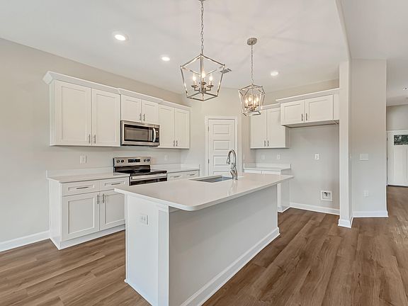 5th image of 1336 Hornbeam Dr