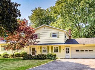 132 Sawmill Dr, Penfield, NY 14526