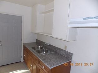 2nd image of 915 S H St APT C