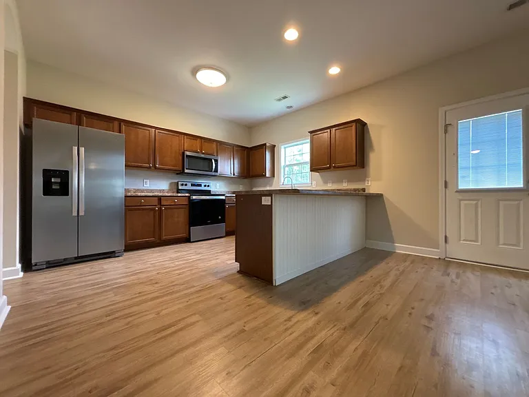 202 Prism Ct — Photo 6