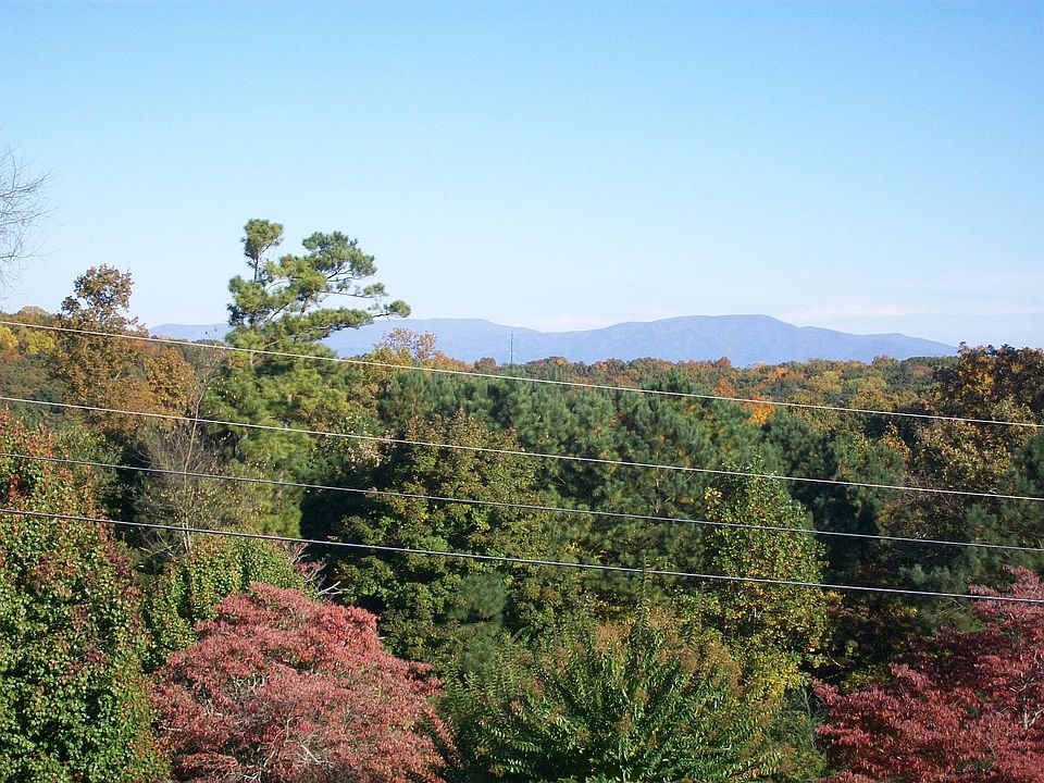 Wake up to the view of 3 mountains every day!