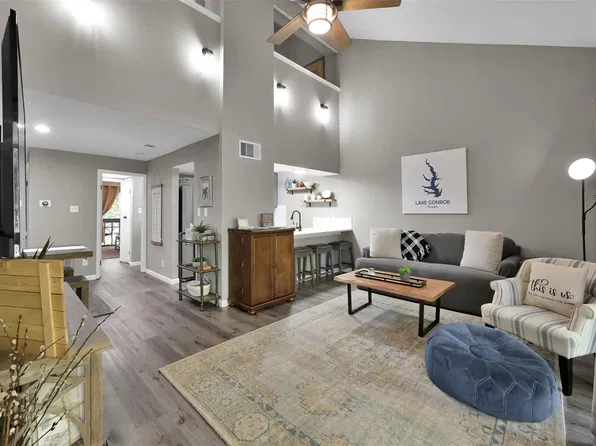 3900 Aspen Dr APT C203, Montgomery, TX 77356