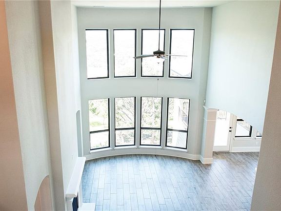 3rd image of 2518 Sunset Vista Cir