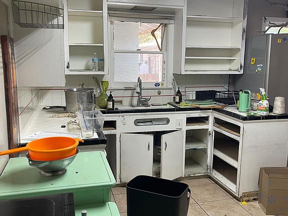 4th image of 2446 N Adoline Ave