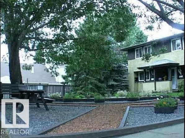1704 37th St NW, Edmonton, AB T6L 2R7