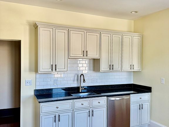 3rd image of 46 Everard St #2