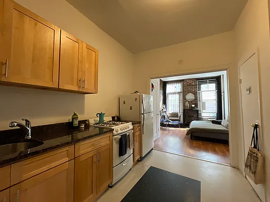 Rented by Coldwell Banker Warburg | media 4