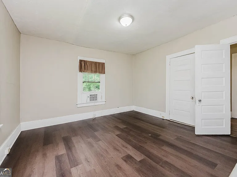 672 Bowden St — Photo 19