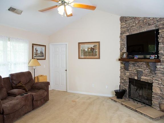 2nd image of 135 Mill Creek Cv