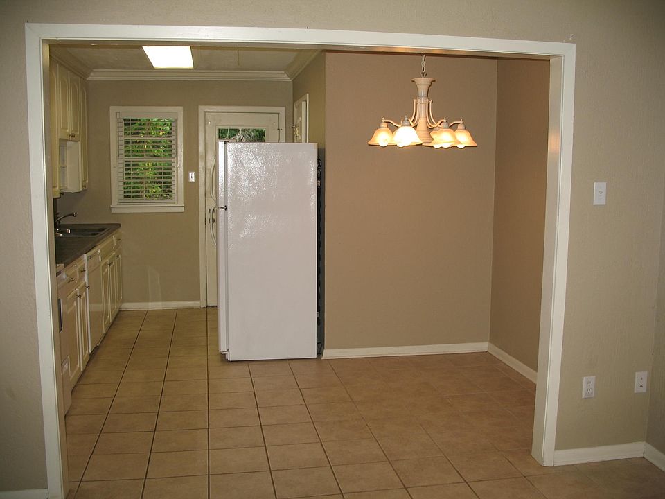2nd image of 4210 33rd Pl