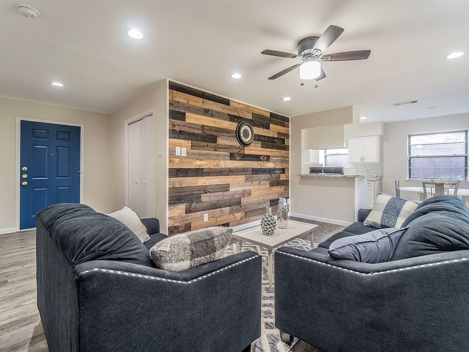 1st image of 206 S Bullock Dr