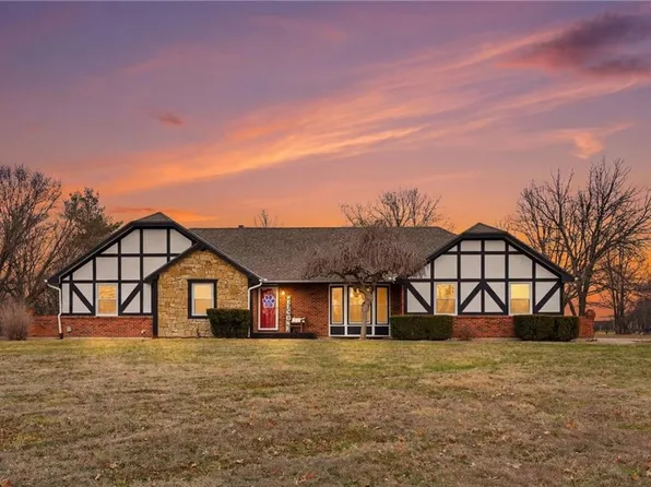 2082 Mulberry Ln, Wood Heights, MO 64024