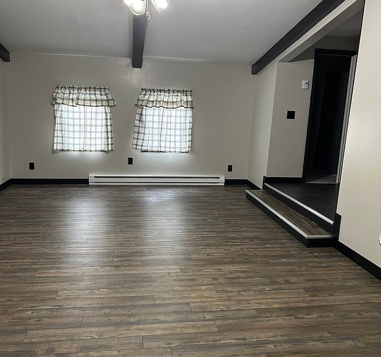 Living room/dining room area