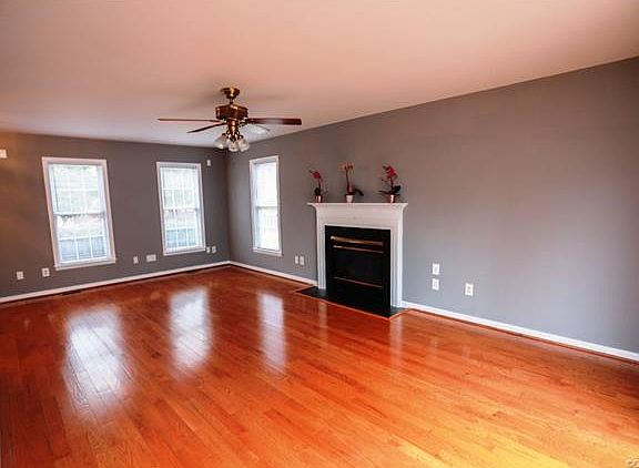 4th image of 10204 Meadbrook Ct