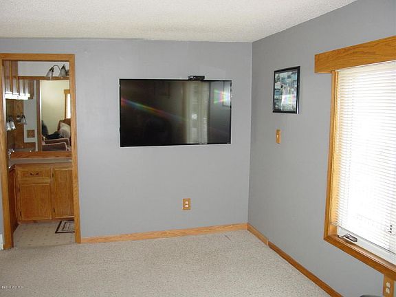 5th image of 3833 White St SW