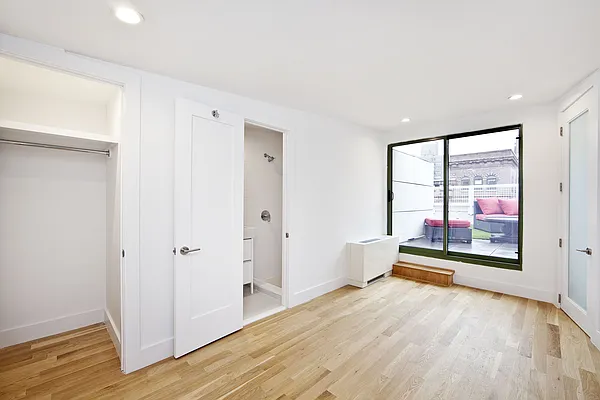 Rented by Bold New York | media 12