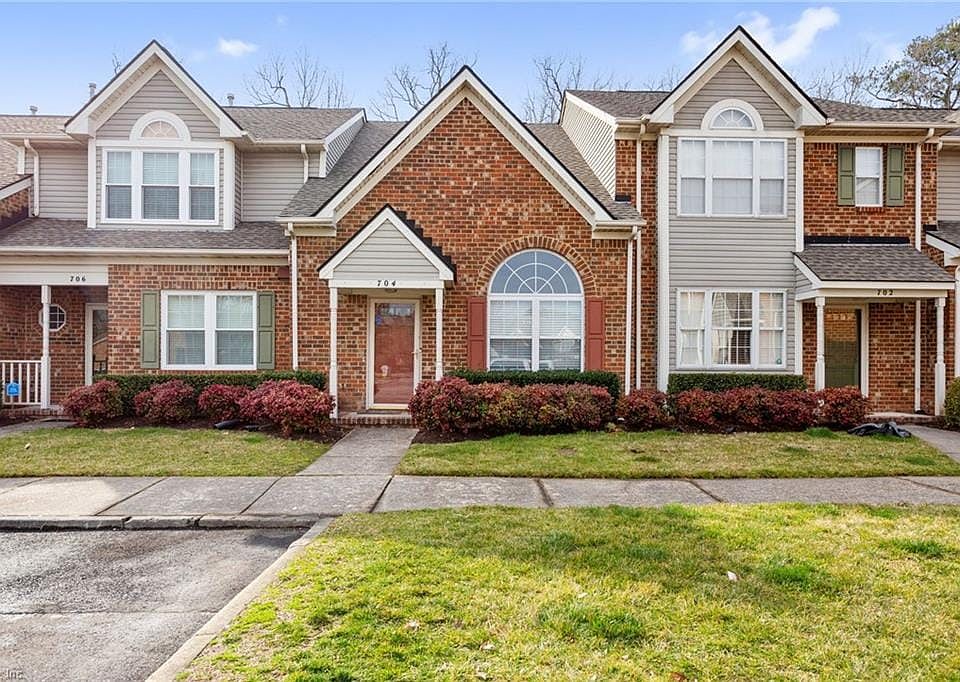 1st image of 704 W Lake Cir