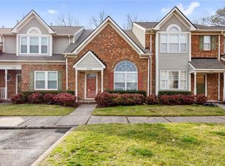 704 W Lake Cir, Chesapeake, VA 23322