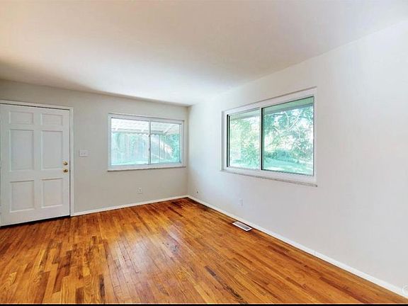 3rd image of 2442 Lysle Ln