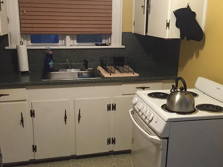 eat-in kitchen