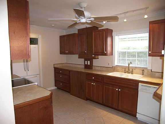 2nd image of 328 Cambridge Blvd