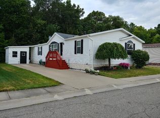 49927 Serenity Ln, Shelby Township, MI 48315