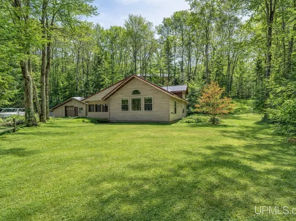 3922N Munson Ln, Manistique, MI 49854