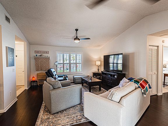 3rd image of 2339 SW Kent Circle