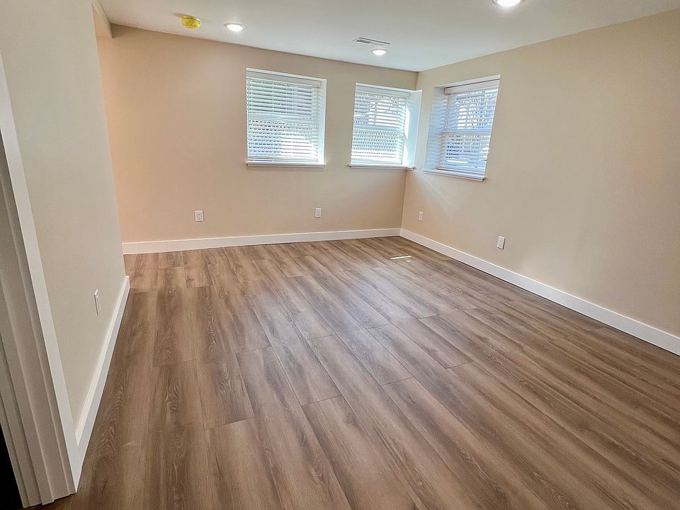 1st image of 310 Pine Ave