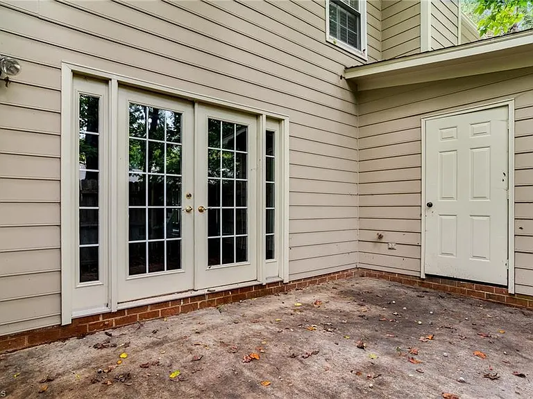 4635 Lawndale Dr — Photo 18