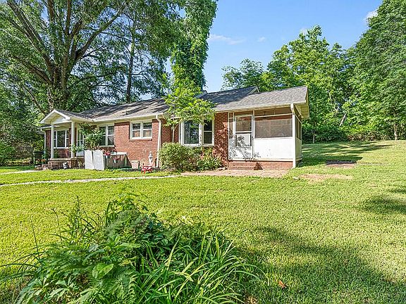 2nd image of 304 Sunrise Cir