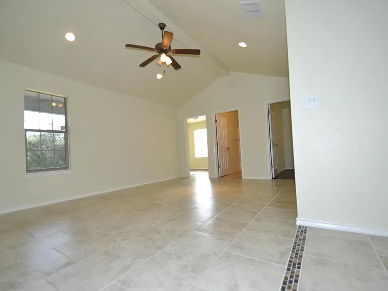 1702 Anaconda Trl — Photo 9