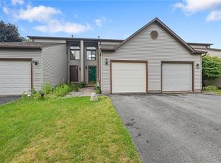 8493 Bubbling Springs Dr, Baldwinsville, NY