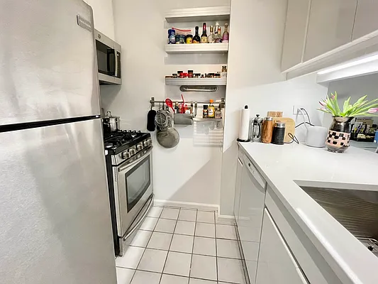 Rented by Tabak Real Estate | media 5