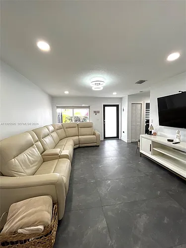 511 SW 115th Ave #1 Photo 1