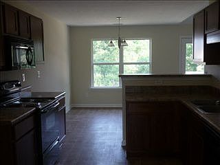 4th image of 1905 Crescent Moon Dr NE