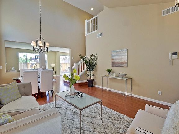 4th image of 3289 Sandpebble Dr