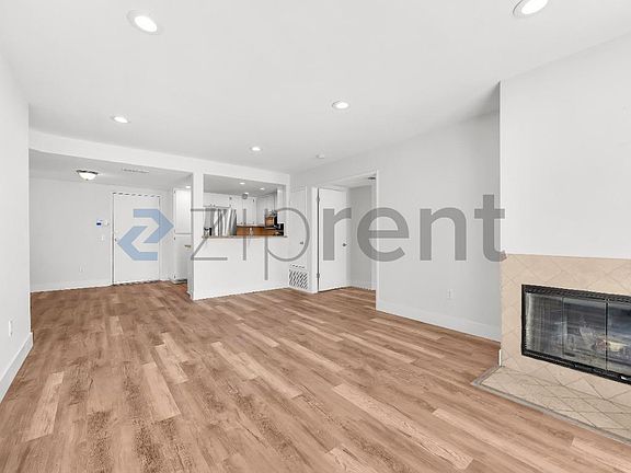 5th image of 450 Stoney Point Way