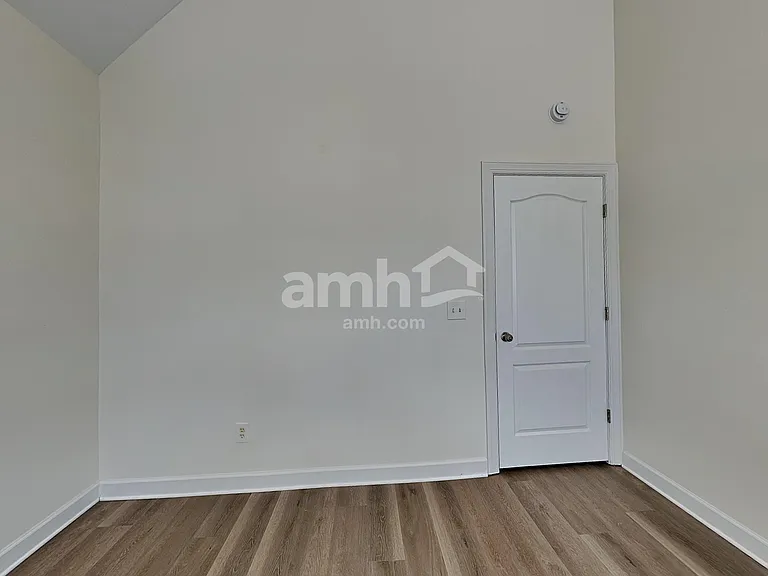 560 Summit Way — Photo 14
