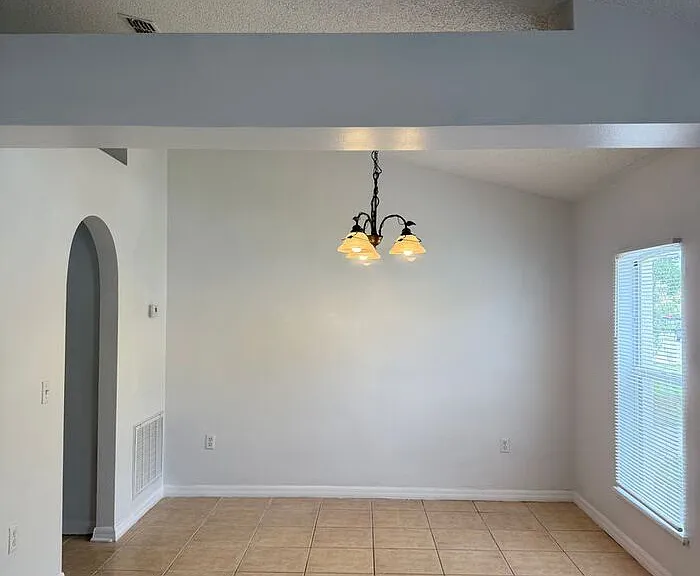 405 Francisco Way — Photo 4
