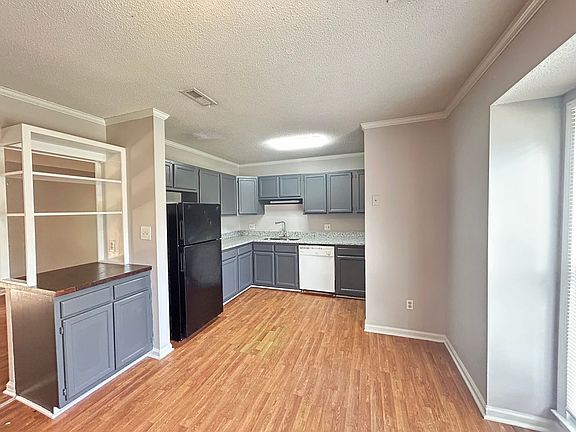 5th image of 4700 Brockton Dr Unit C