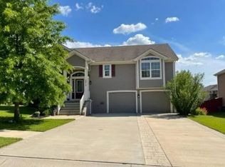 2415 Shenandoah Dr, Leavenworth, KS 66048