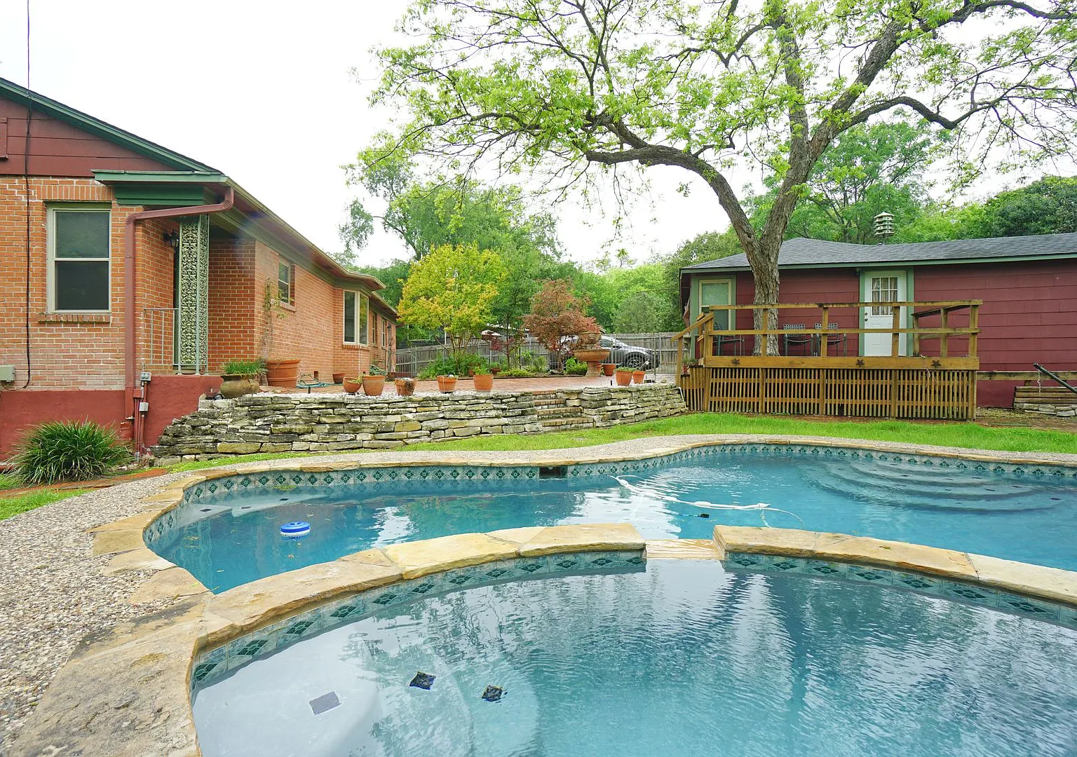 Bel Meade Beauty with Heated Pool and Hot-tub — Photo 1