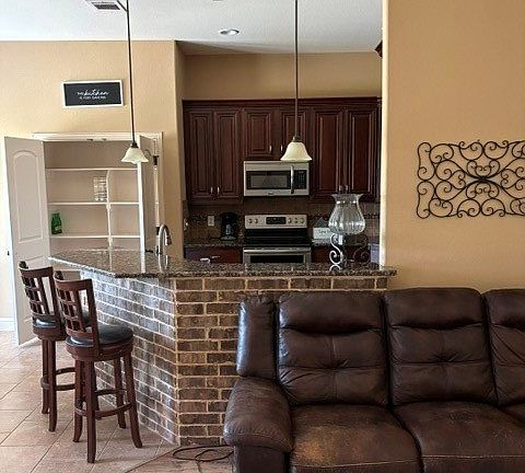 5th image of 209 Newcastle St