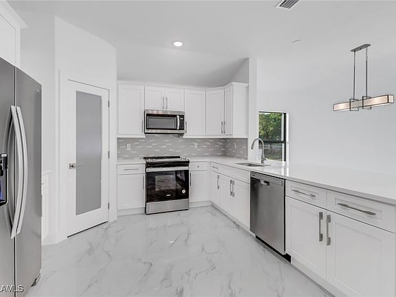 2nd image of 2313 NE 34th Terrace Cpe