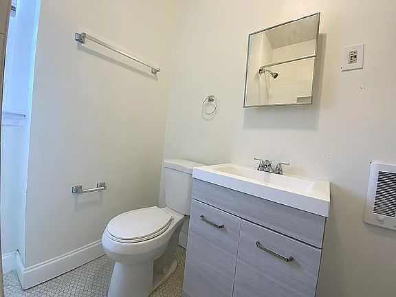 5th image of 502X Belair Rd #2