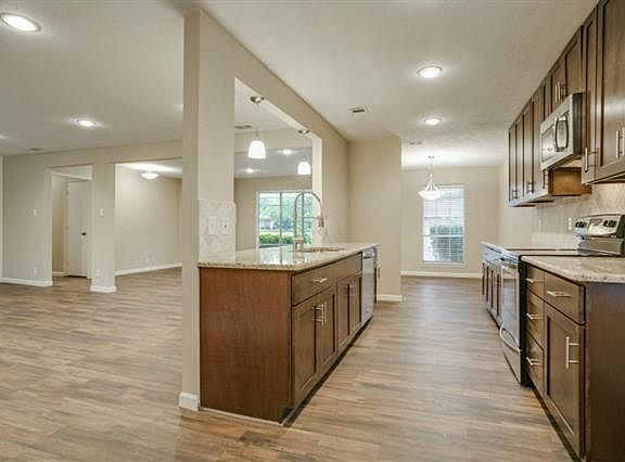 4th image of 701 Knollridge Dr