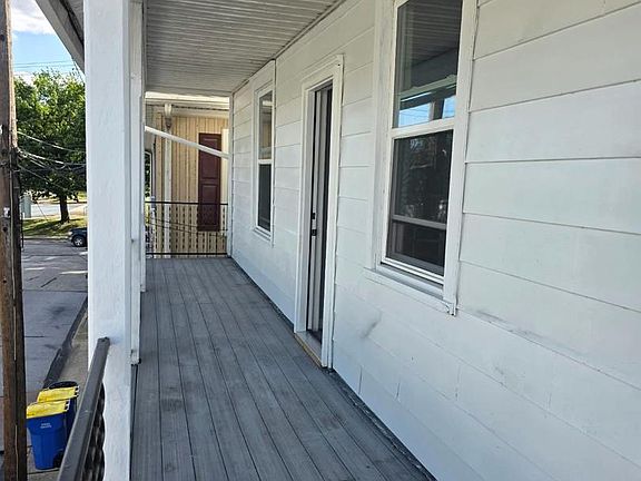 4th image of 129 Poplar St